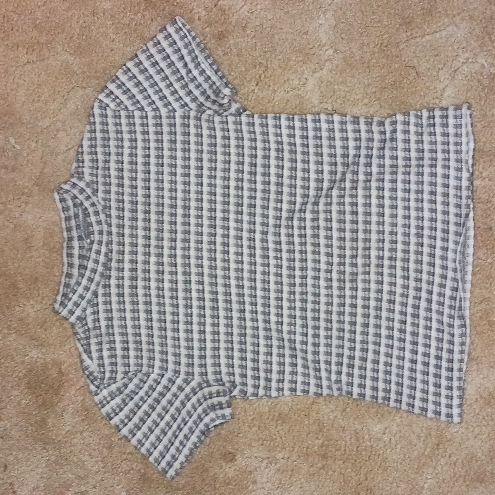 black and white no boundaries turtleneck. size xs (1)